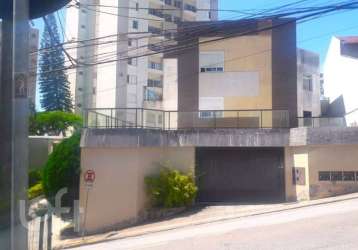 Casa à venda em centro com 401 m², 2 quartos, 2 su