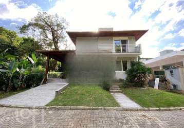 Casa à venda em costeira do pirajubaé com 230 m²,