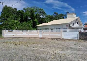 Casa de 3 dormitórios à venda no bairro carianos