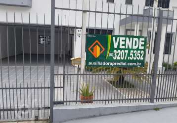 Casa à venda em centro com 394 m², 5 quartos, 4 su