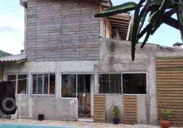 Casa à venda em pântano do sul com 170 m², 2 quart