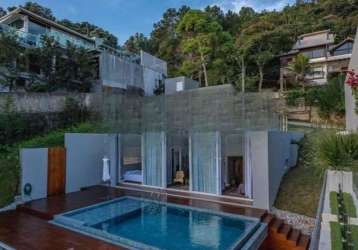 Casa à venda em sambaqui com 660 m², 5 quartos, 4