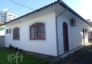 Casa à venda em itacorubi com 96 m², 3 quartos, 1