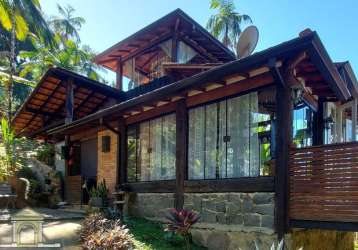 Localizado na várzea do bom retiro, aproximadamente a 10 km do centro histórico de paraty, o imóvel está rodeado pelo verde da mata atlântica e muita tranquilidade.