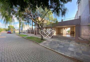 Casa ampla com lareira, terraço e localização privilegiada: charme e conforto em um só lugar