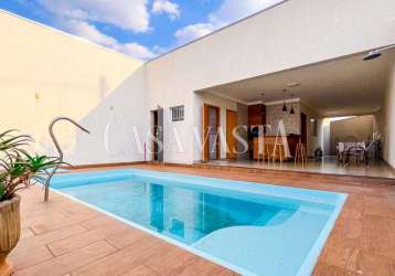 Casa com piscina no concórdia 1