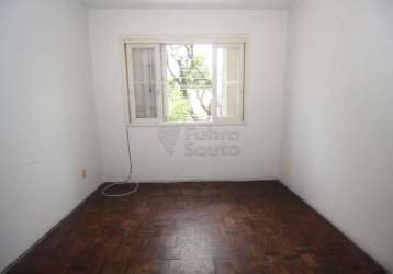 Apartamento amplo e bem localizado na avenida bento gonçalves!