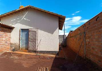 Casa com 2/4 por 110 mil