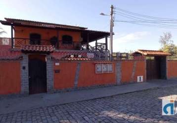 Excelente casa em condomínio com 5 quartos.