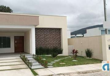 Linda casa em condomínio fechado!!!!