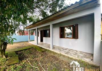 Casa ampla e anexo gourmet com churrasqueira e fogão campeiro na praia de cidreira/rs