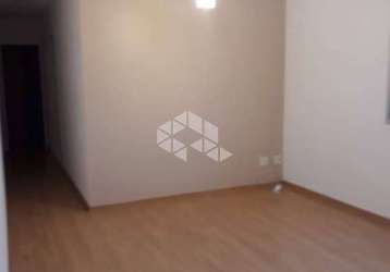 Apartamento á venda com 02 dormitorios