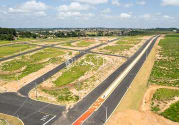 Terreno comercial de esquina na principal avenida do bairro - loteamento novo