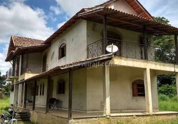 Excelente chácara, toda plana, com casa duplex de 4 quartos, no centro da cidade de goianá.