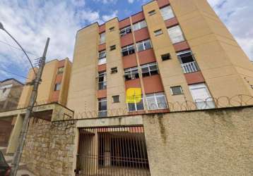 Ótimo apartamento de 2 quartos c/ garagem, andar térreo, no manoel honório, com excelente localização.