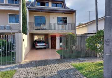 Lindo sobrado triplex localizado no bairro uberaba-curitiba-pr