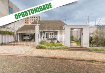 Casa aconchegante com piscina aquecida e espaço para uma grande família à venda no bairro boa vista