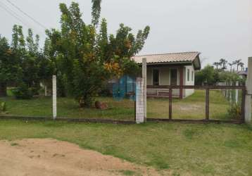 Casa próxima a surfland, praias do rosa e ouvidor e todo comércio local, ressacada | garopaba - sc