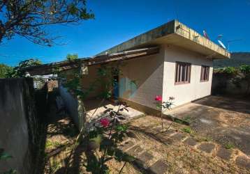 Casa localizada no bairro ambrósio, em garopaba, a 5 minutos do centro e praias da região!