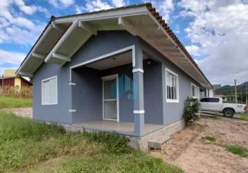 Casa em amplo terreno, próxima das dunas do siriú e a poucos minutos do centro de garopaba e da praia central!