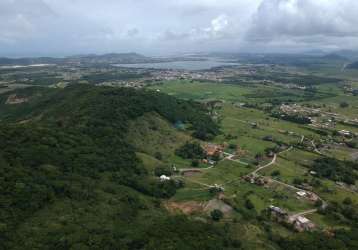 Amplo terreno com linda vista, localizado no bairro encantada, em garopaba!