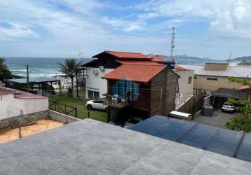 Belas casas localizadas a 30 metros da praia do siriú, em garopaba!