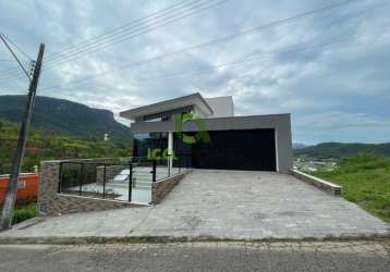 Casa alto padrão, com 3 quartos sendo 3 suítes e piscina borda infinita na pedra branca, palhoça - sc, próximo à unisul.