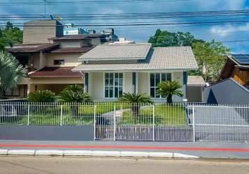 Casa em centro, águas mornas/sc