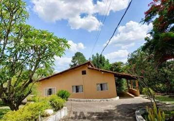 Chácara a venda no santo antonio, boituva - sp, possui 3 quartos, sala, cozinha, área gourmet e banheiro.