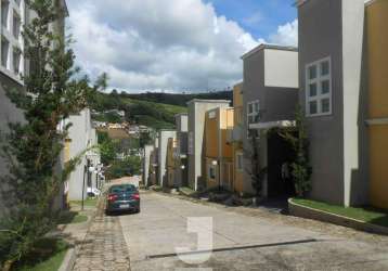 Casa em condomínio próxima ao centro de serra negra com área de lazer externa