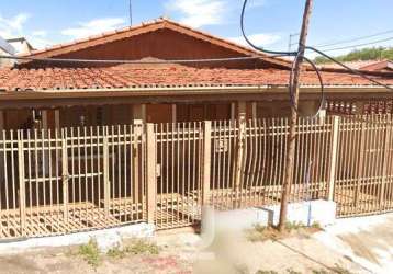 Casa á venda 4 dormitórios no jardim garcia com ótima localização em campinas.