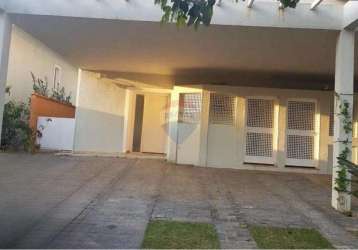 Casa de condomínio para alugar no housing 2. com 150 m², 03 quartos (1 suíte), 03 banheiros, lavabo, área externa com churrasqueira, ducha e gramado.