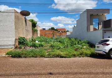 Lote residencial em bairro novo com toda infraestrutura,  90 % habitado.