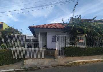 Casa com 3 dormitórios e 2 vagas