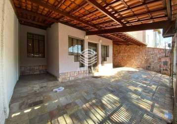 Casa com 4 quartos para aluguel, 360m², itapoã