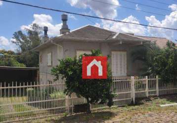 Ampla casa com terreno 364,5m2, casa de 2 pisos, com peças amplas. amplo pátio nos fundos.