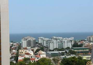 Apartamento reformado, andar alto, vista livre e mar, sol matinal, 2 suítes, 110m², no riviera del fiori perto da abm barra da tijuca