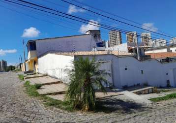 Casa ampla com excelente localização