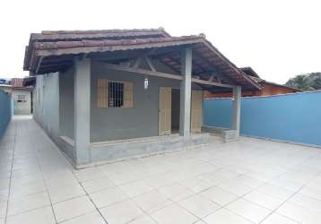 Casa de 3 dormitórios á 700 metros da praia