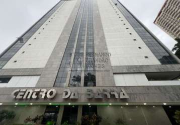 Sala comercial espaçosa na barra da tijuca no condomínio do edifício centro da barra