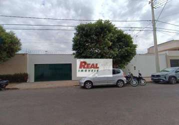 Casa com 3 dormitórios, 256 m² - venda por r$ 900.000 ou aluguel por r$ 5.000,00/mês - jardim nova yorque - araçatuba/sp