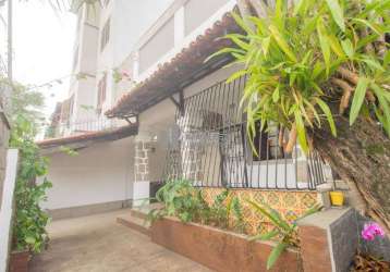 Vendo casa rua mearim. 4 quartos sendo uma suíte, terraço com churrasqueira