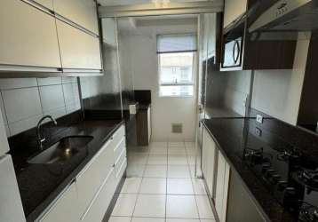 Apartamento fantástico semi mobiliado no costeira