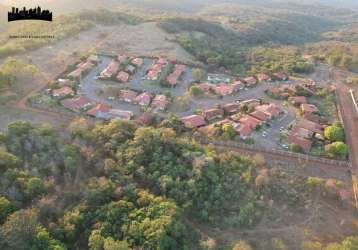 Casa à venda em chapada dos guimarães-mt, bairro bom clima ,condomínio serras azuis,amplo espaço para jardinagem