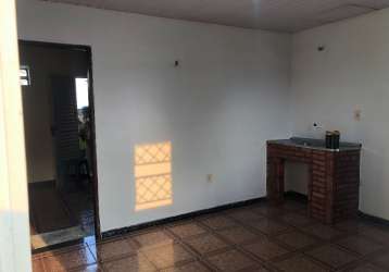 Apartamento com sala/cozinha, quarto e banheiro, no lírio do vale 1