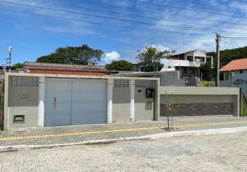 Casa com 3 quarto(s) e 2 banheiro(s) para alugar, 150 m² por r$ 4500 / mês