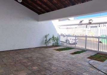 Casa com 3 quarto(s) e 4 banheiro(s) para alugar, 314 m² por r$ 4250 / mês