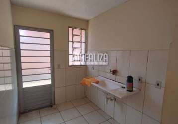 Casa com 2 quarto(s) e 1 banheiro(s) para alugar, 45 m² por r$ 1112 / mês