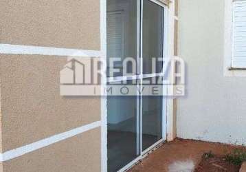 Casa com 2 quarto(s) e 1 banheiro(s) para alugar, 100 m² por r$ 720 / mês