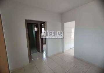 Casa com 2 quarto(s) e 1 banheiro(s) para alugar, 0 m² por r$ 618 / mês